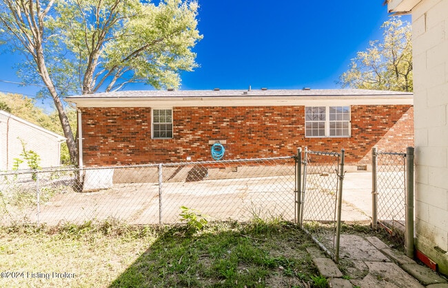 Building Photo - 120 Franklin Ave