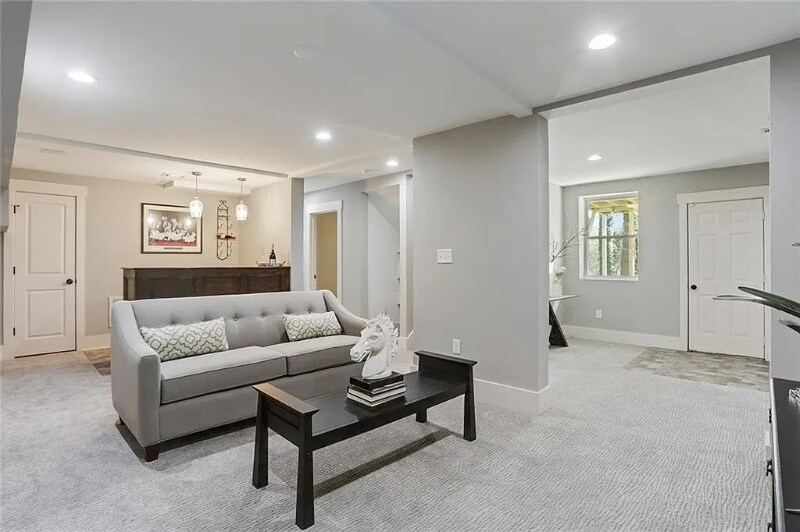 Building Photo - 2739 Flagstone Dr SE