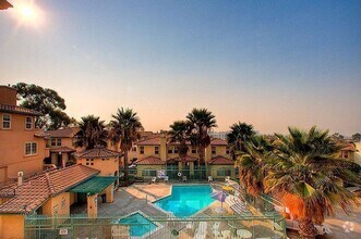 Building Photo - Large Condo with 2 bedrooms, 2 baths