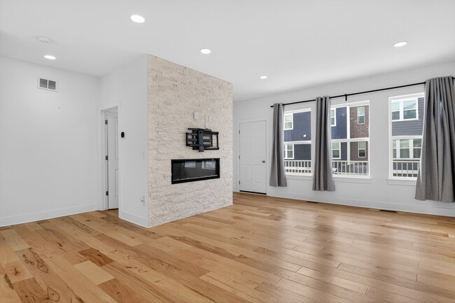 Building Photo - 2925 Square Lake Ct