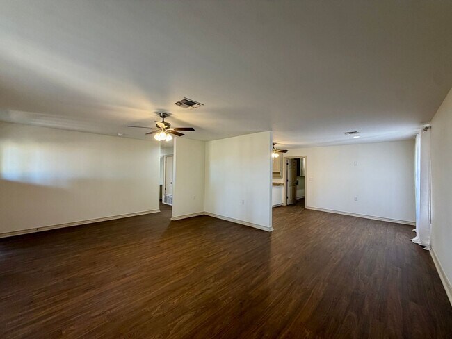 Building Photo - 397 Scott Ln