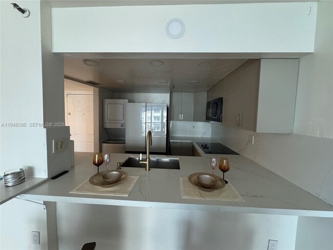 Building Photo - 540 Brickell Key Dr