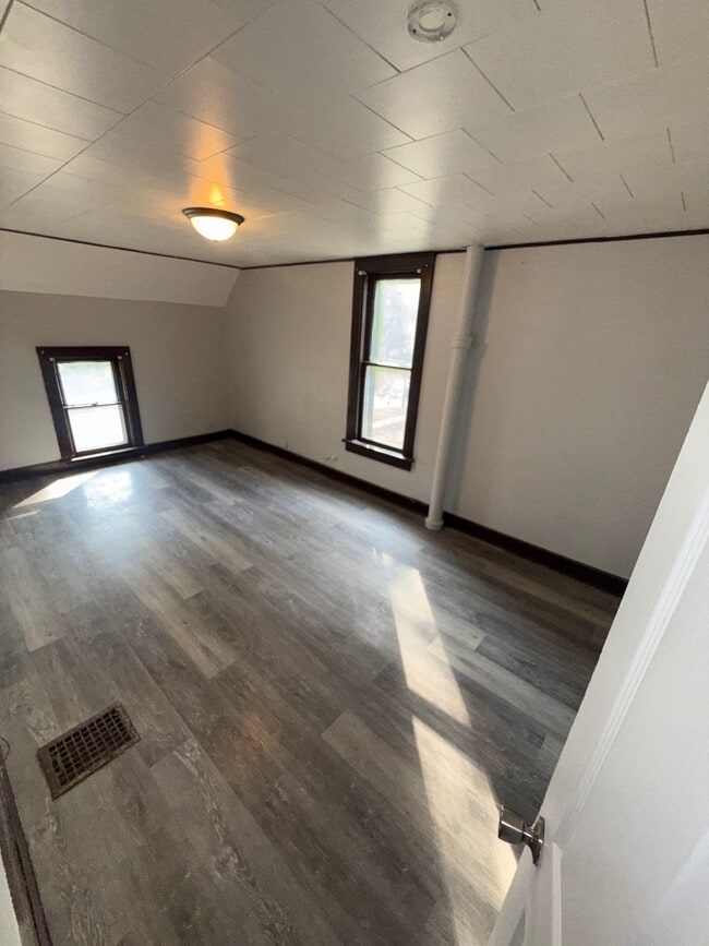 Building Photo - 1227 Fairview Ave