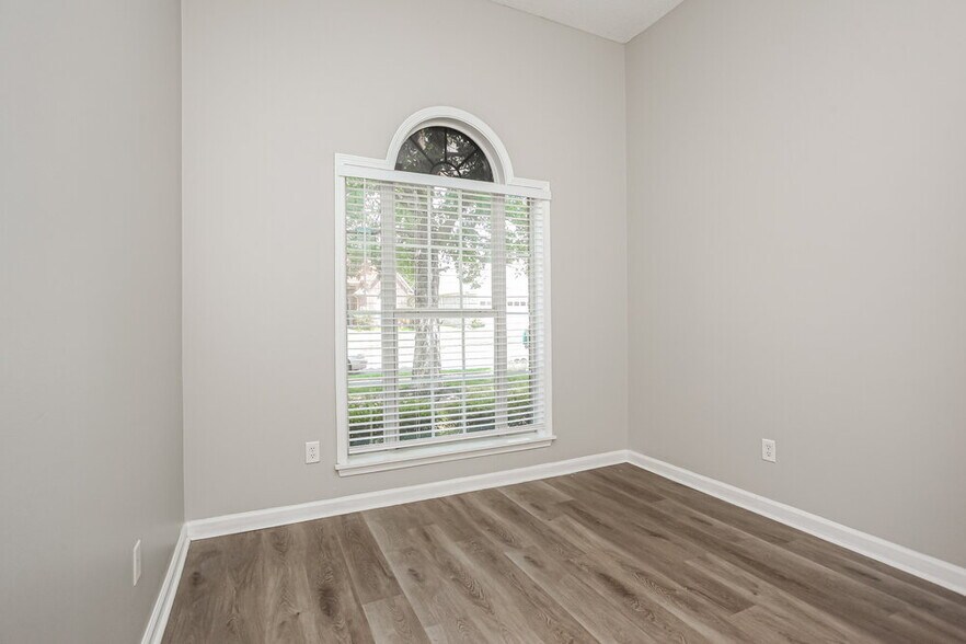 Building Photo - 10183 Tall Hickory