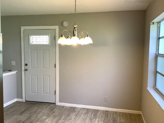 Building Photo - 70 Normandy B