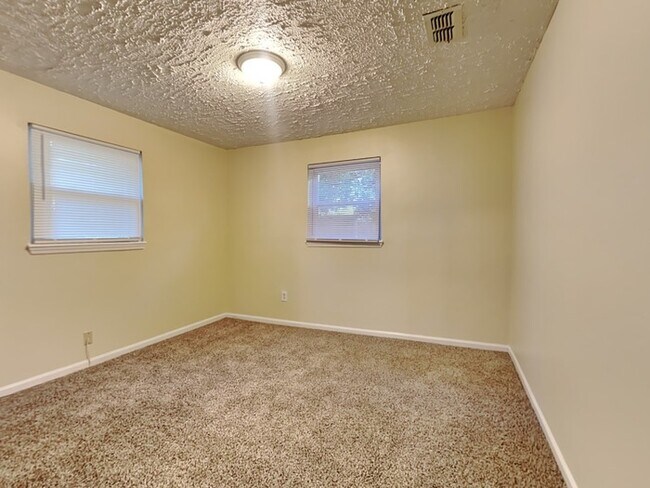 Building Photo - 8249 Devoe St