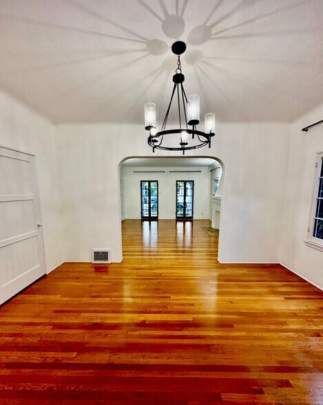 Building Photo - 1104 E California Ave