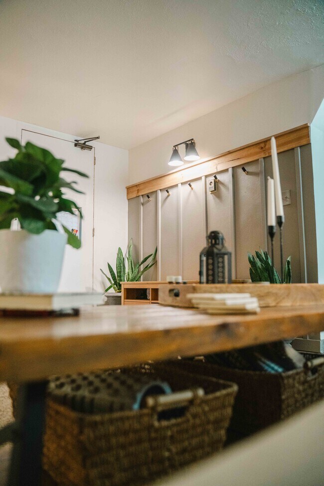 Building Photo - 1155 Ash St