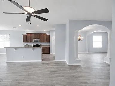 Building Photo - Welcome to this beautifully maintained home in the highly sought-after Creekwood neighborhood, wh...