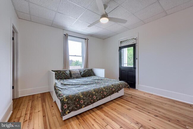 Building Photo - 136 E Harrisburg Ave