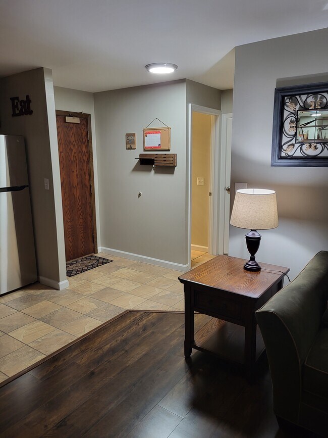 Building Photo - 950 E Rue de la Banque St