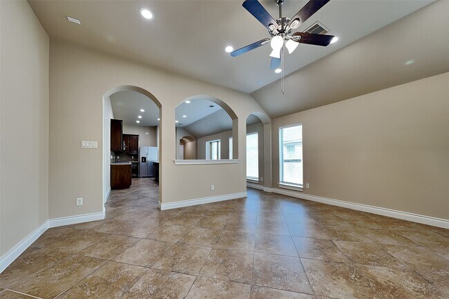 Building Photo - 27407 Tracy Ridge Ct