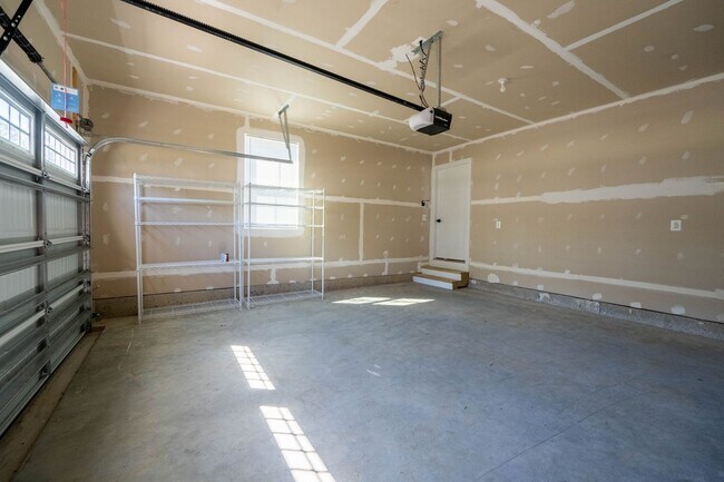 Building Photo - Wonderful Rental in Village Oaks Community