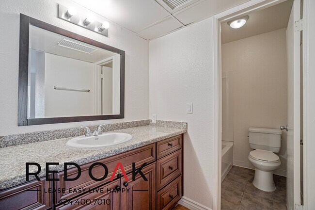Building Photo - 17830 1/3 Sherman Way-379