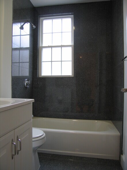 Building Photo - 51 Glenville Ave