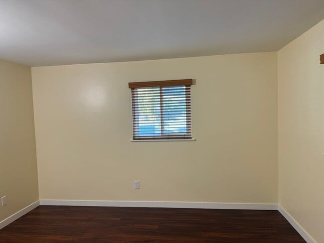 Building Photo - Stunning 2-bedroom, 1.5-bath Modern home i...