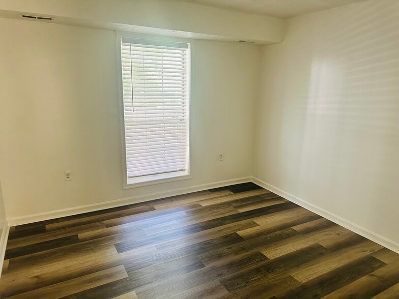 Guest Bedroom - 11983 Cardamom Dr