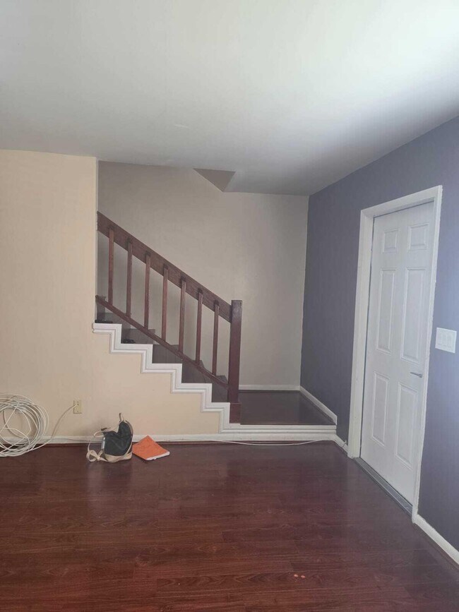 Building Photo - 5204 Bayside Dr