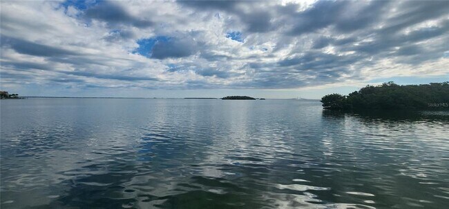 Building Photo - 1515 Pinellas Bayway S