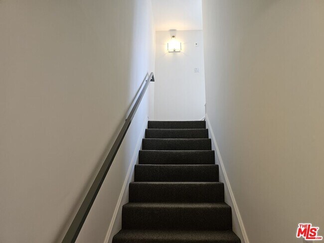 Building Photo - 1617 Broadway