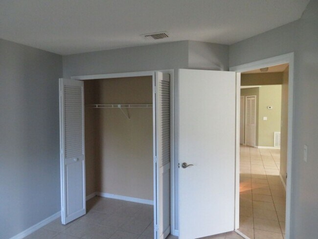 Building Photo - 839 Rosemere Cir