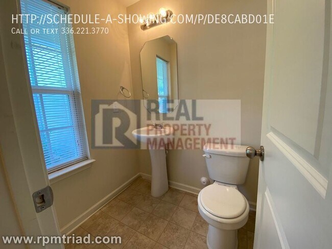 Building Photo - 3 Bedroom / 2.5 Bath Home Available Now!