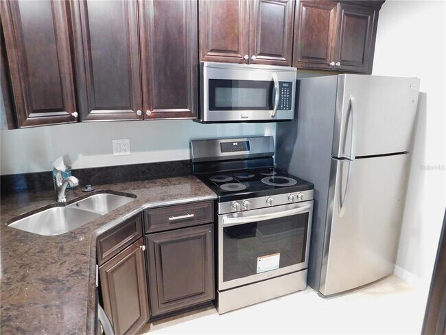 Building Photo - 1308 Pine Ridge Cir E
