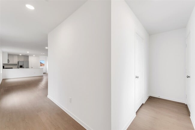 Building Photo - 207 Forest W St