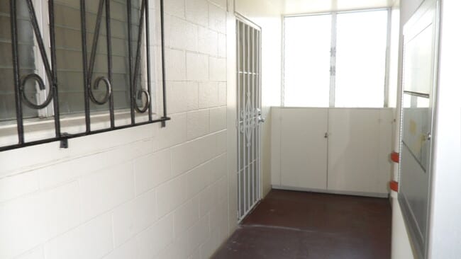 Building Photo - Spacious 2-Bedroom 1-Bath and 1-Parking at...