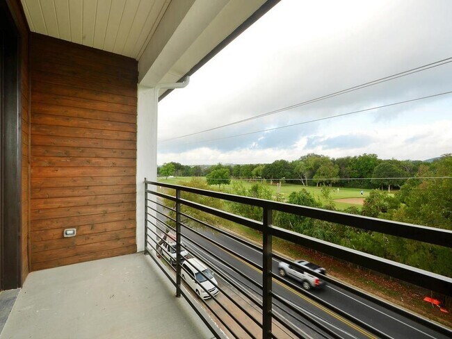 Building Photo - 2612 W 12th St