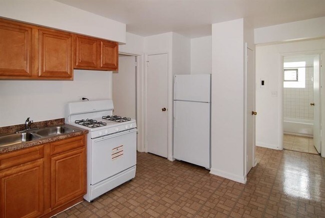 Building Photo - Maywood Apartments