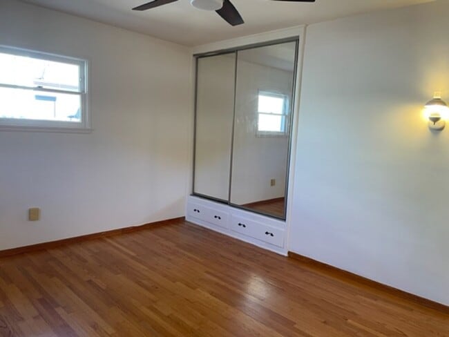 Building Photo - 3 bdr 2 bath Home on Huge lot.