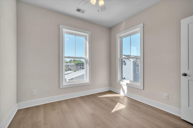 Building Photo - 195 Romney St