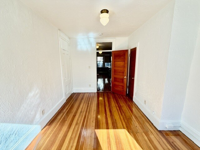 Building Photo - 9 Thacher Ct