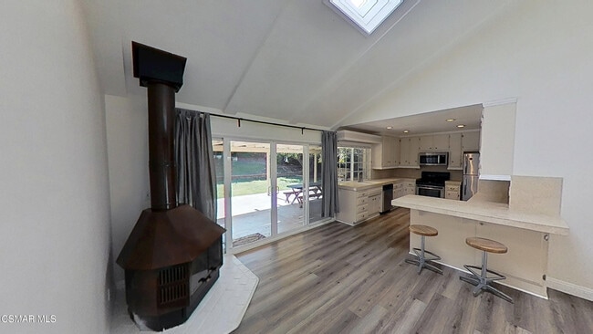 Building Photo - 652 Harper St