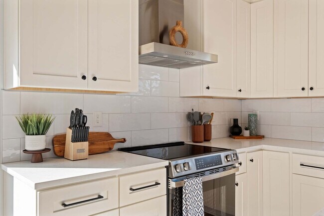 Building Photo - 1288 Cohasset Crest N