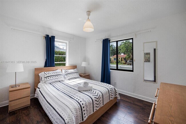 Building Photo - 243 NW 44th St