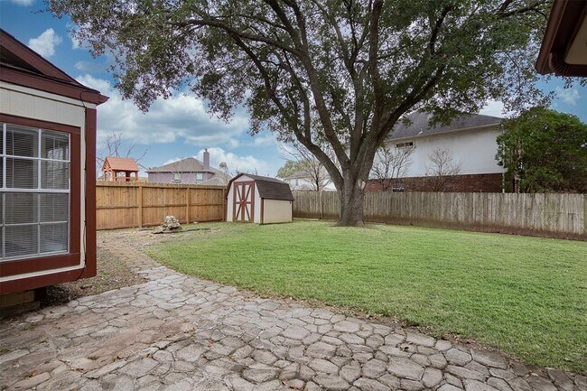 Building Photo - 427 Birch Hill Dr