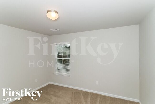 Building Photo - 325 Stoney Hollow Rd