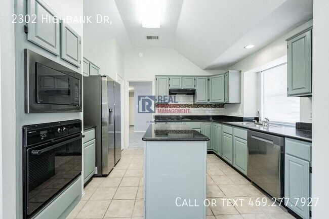 Building Photo - 2302 Highbank Dr