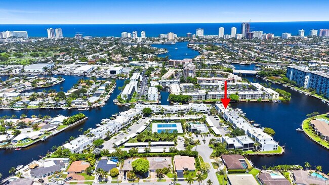 Building Photo - 1100 SE 5th Ct