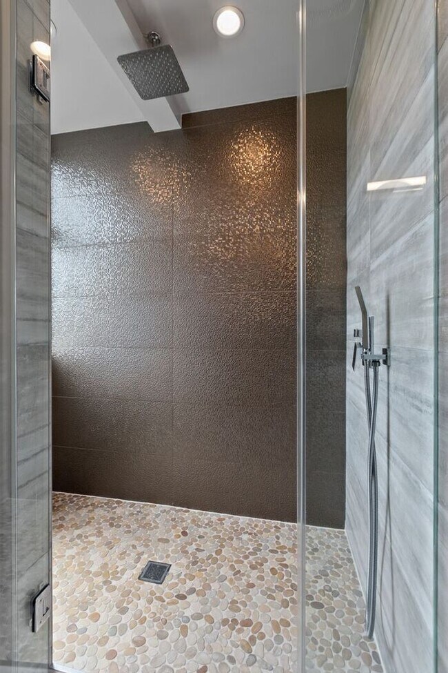 Building Photo - Stunning Ultra-Modern Capitol Hill View Home with Air Conditioning