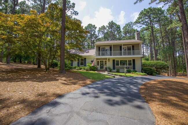 Building Photo - Stunning home in Weymouth Woods Southern P...