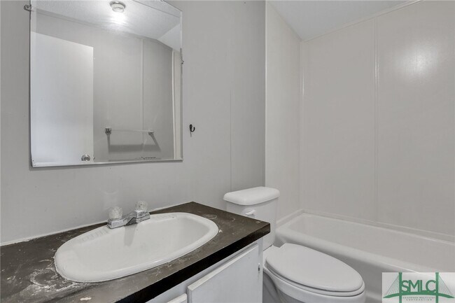 Building Photo - 3 Pine Rd