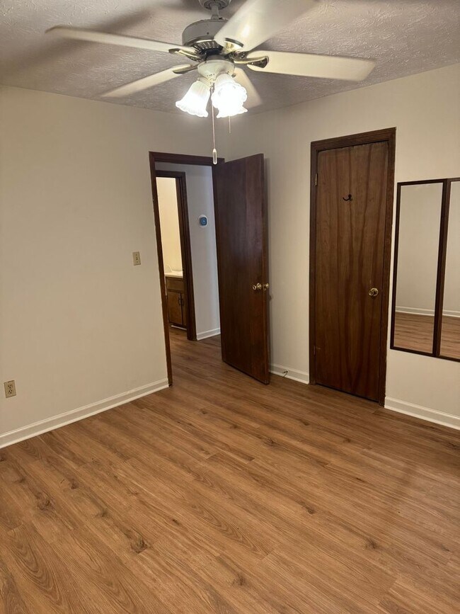 Building Photo - 117-117 Bayberry Ct