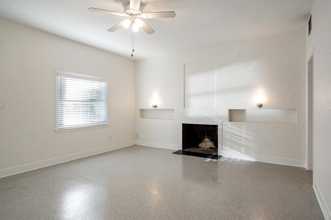 Building Photo - 1647 Lake Ella Dr