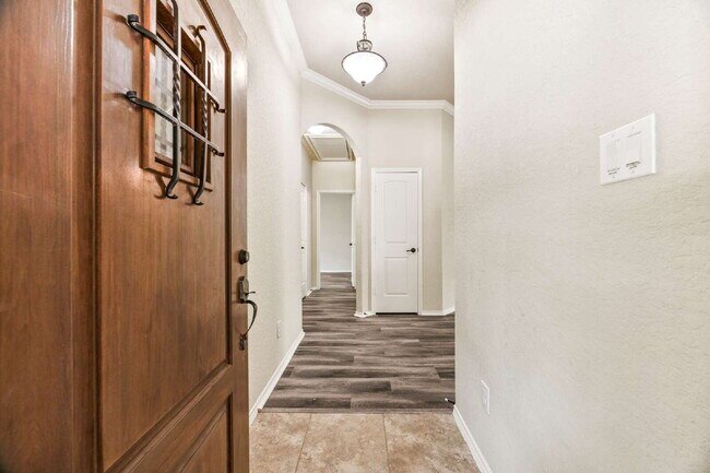 Building Photo - 209 Rawhide Way