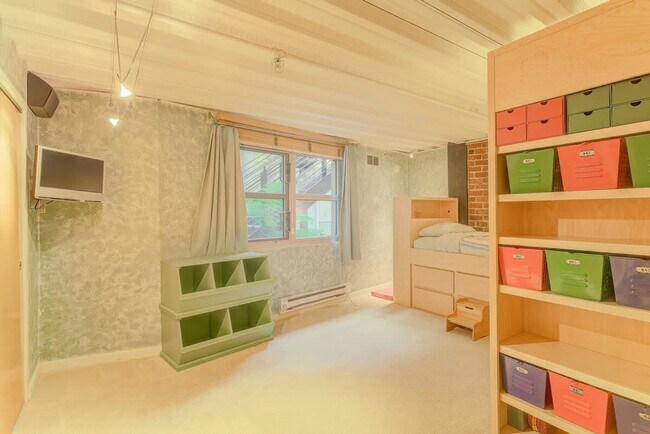 Building Photo - 101 Harrison St