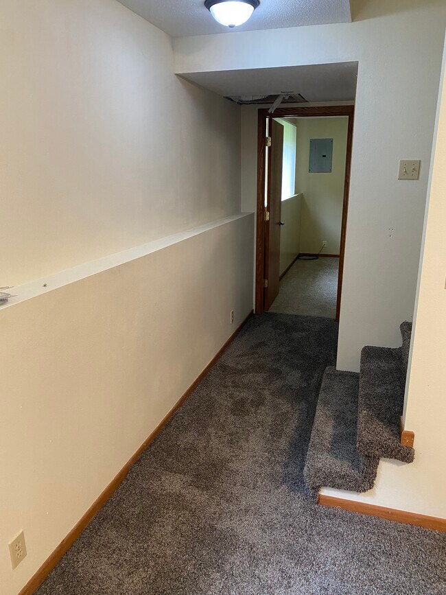 Landing at lower level - 1127 Glenn Pl