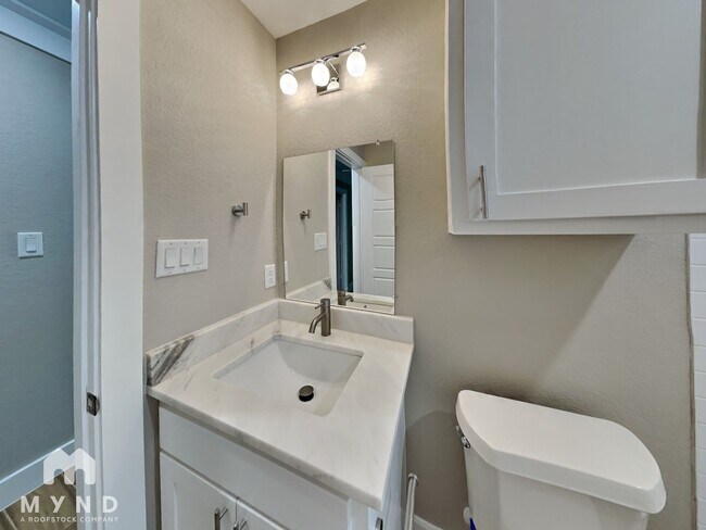 Building Photo - 5736 Lone Star Cir